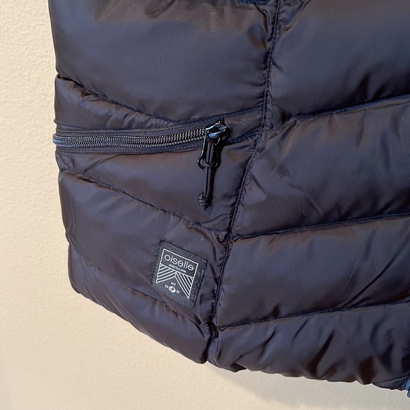 NWT Oiselle PUFFY BIRD VEST in Black - Picture 3 of 6